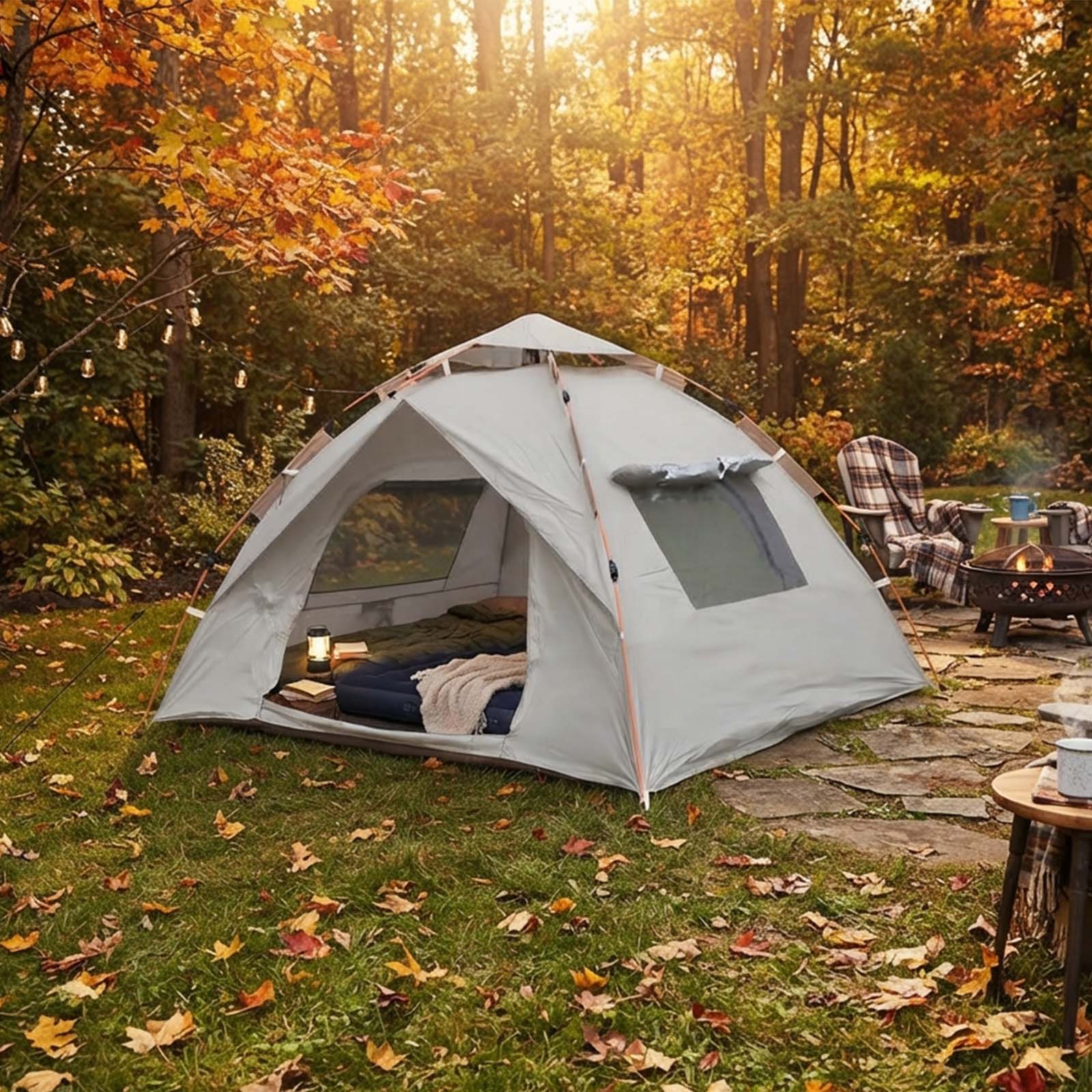 Outdoor Camping Dome - グレーのポップアップ式キャンプテント。自動で簡単に設営でき、2人用のドーム型で、2つのドアと2つの窓が付いています。秋の森でのグランピングやアウトドアに最適です。